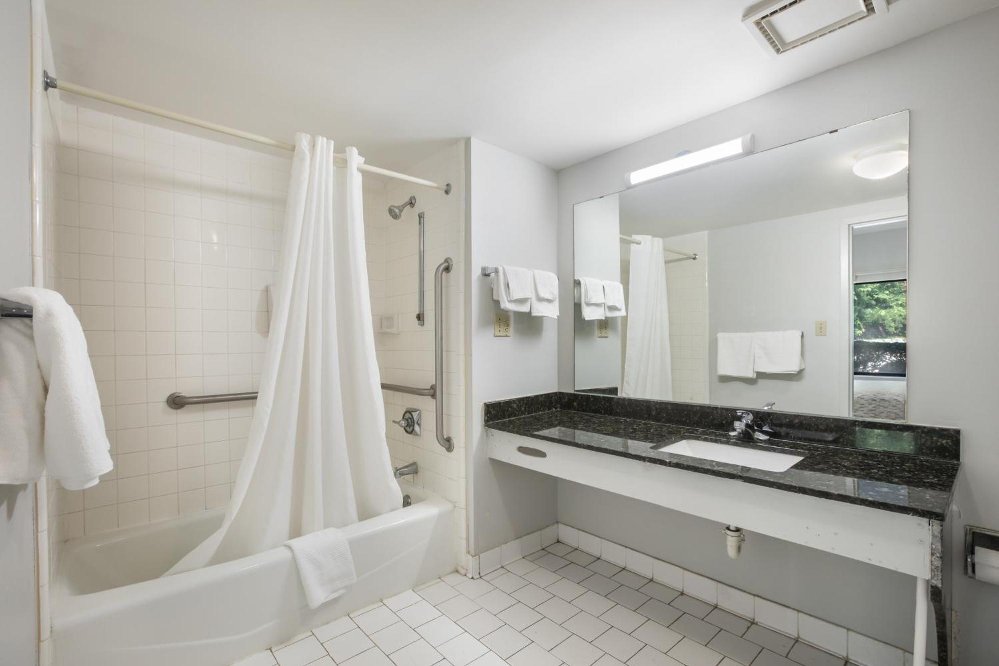 Americas Best Value Inn Stockbridge Phòng bức ảnh